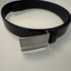 🖤 HUGO BOSS Men’s Leather Belt with Brushed Silver Buckle – Size 110 cm / 44”
